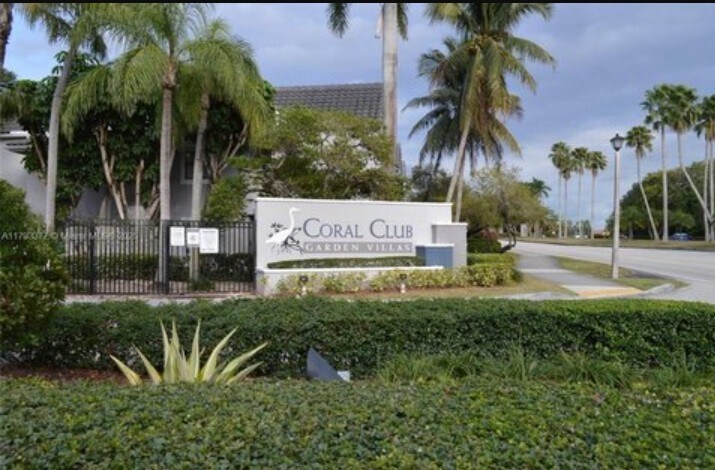 10381 SW 150th Ct, Unit 11203 in Miami, FL - Building Photo