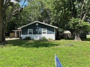 1237 N Vista Pl in Fayetteville, AR - Building Photo - Building Photo