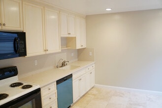 309 Catamaran Street in Foster City, CA - Building Photo - Building Photo