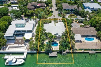 621 N Mashta Dr in Key Biscayne, FL - Building Photo - Building Photo