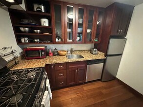 4 Rochdale Way in Berkeley, CA - Building Photo - Building Photo