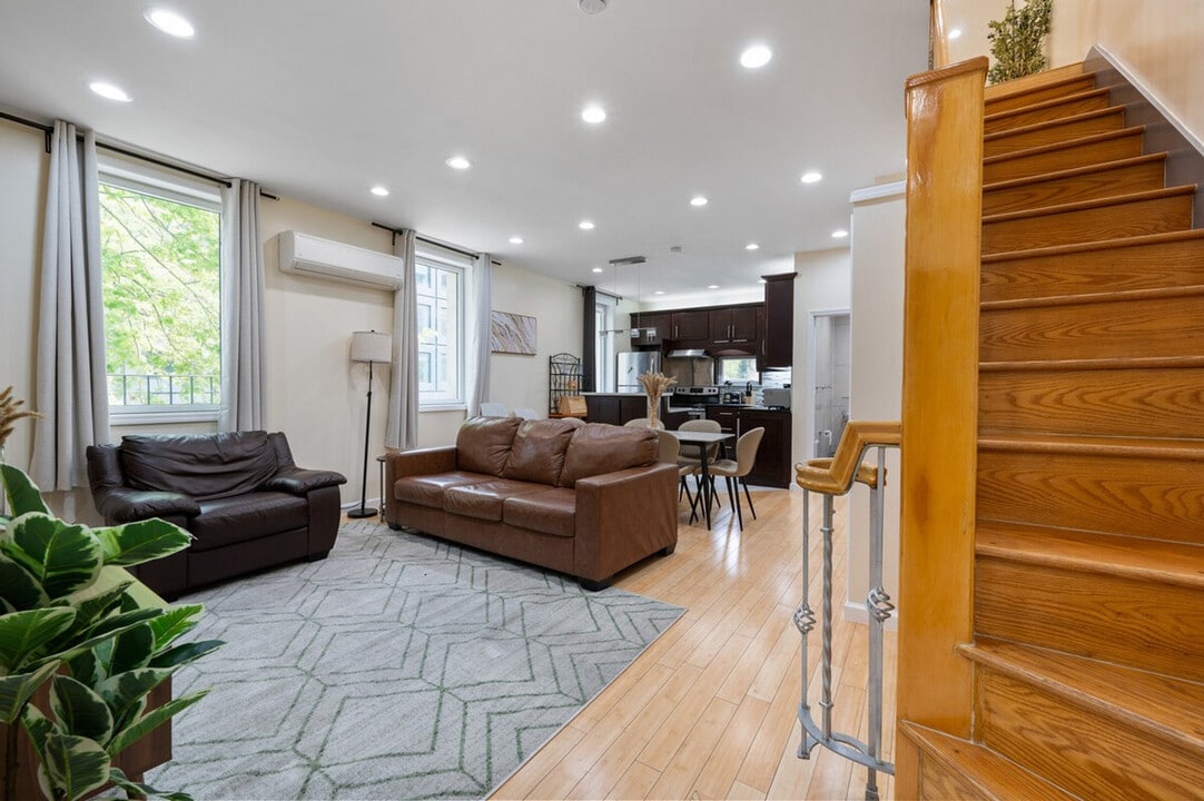 318 E 62nd St, Unit SI ID1323935P in New York, NY - Building Photo