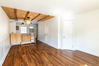 2222 Arctic Ave in Virginia Beach, VA - Building Photo - Building Photo