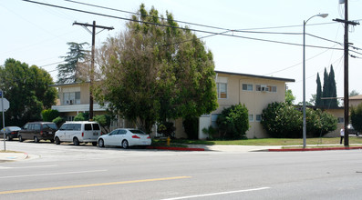 7052-7058 Woodley Ave in Van Nuys, CA - Building Photo - Building Photo