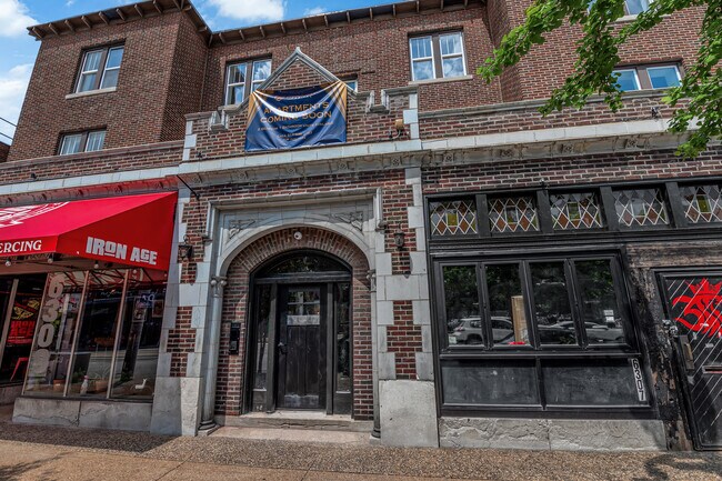6309 Delmar Blvd, Unit Apartment 2W in St. Louis, MO - Foto de edificio - Building Photo