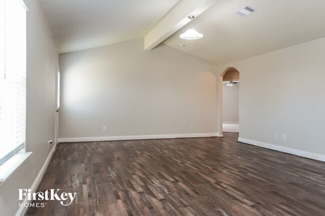 1001 Walnut Ln in Brookshire, TX - Foto de edificio - Building Photo