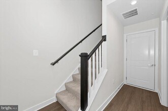 19822 Habitat Ter in Montgomery Village, MD - Foto de edificio - Building Photo