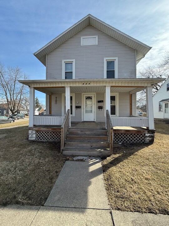 904 S 4th Ave in Kankakee, IL - Building Photo
