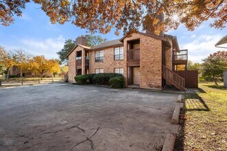 406 E Denton Dr in Euless, TX - Building Photo - Building Photo