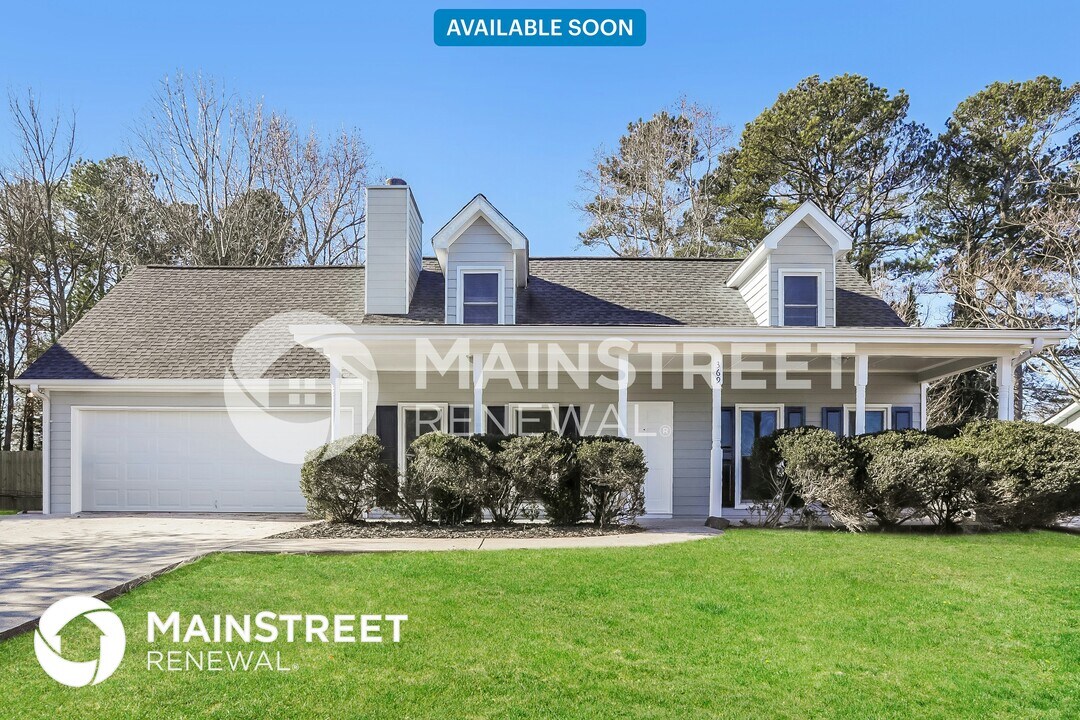 369 Hillridge Dr in Lawrenceville, GA - Building Photo