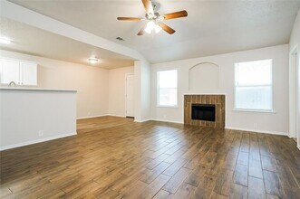 111 Oakhurst Dr in Seagoville, TX - Building Photo - Building Photo