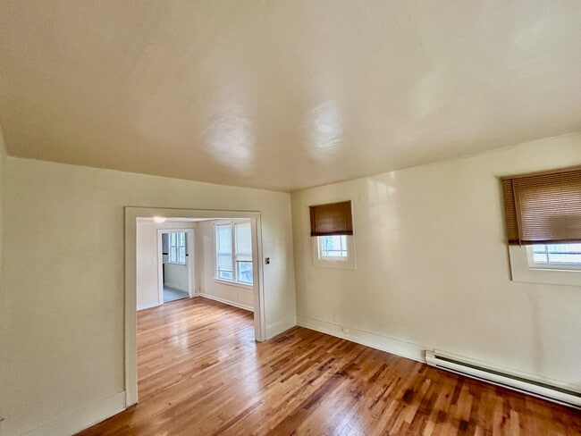 110 Hawthorne Ave, Unit Unit 2 in Utica, NY - Building Photo - Building Photo