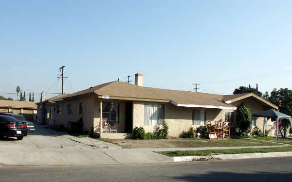 6622 Adamson Ave in Bell Gardens, CA - Building Photo