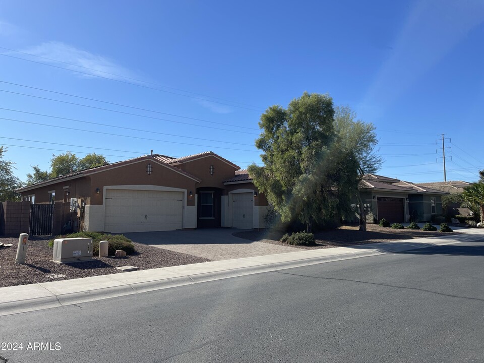 18615 W Pioneer St in Goodyear, AZ - Building Photo