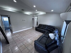 9849 NW 127th Terrace in Hialeah Gardens, FL - Building Photo - Building Photo