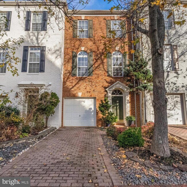 5006 Grimm Dr in Alexandria, VA - Building Photo - Building Photo