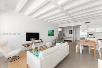 4925 Collins Ave in Miami, FL - Building Photo - Building Photo