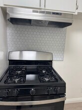 18935 Sherman Way in Los Angeles, CA - Foto de edificio - Building Photo