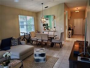 2335 Carrington Ct-Unit -5-204 in Naples, FL - Foto de edificio - Building Photo