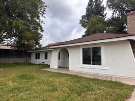1373 S Idyllwild Ave in Bloomington, CA - Building Photo