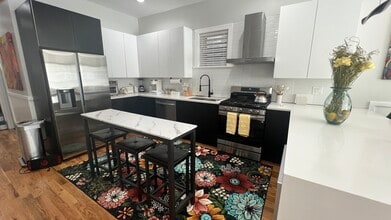 6613 S Langley Ave, Unit La Casa Negra Chicago in Chicago, IL - Building Photo - Building Photo