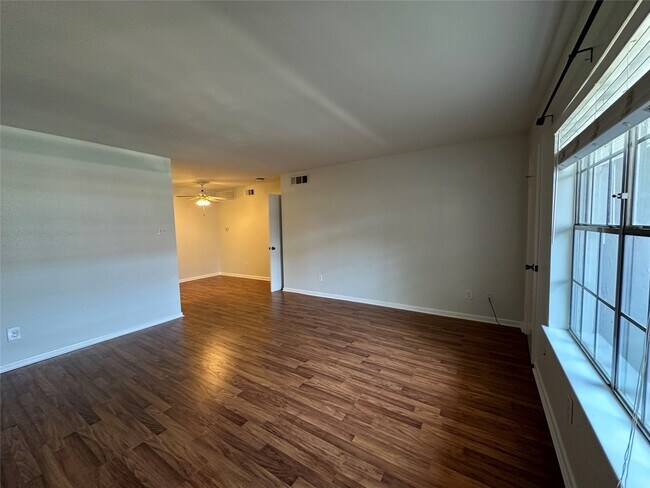 2350 Bering Dr in Houston, TX - Building Photo - Building Photo