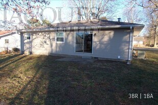 1263 S Cedarbrook Ave in Springfield, MO - Building Photo