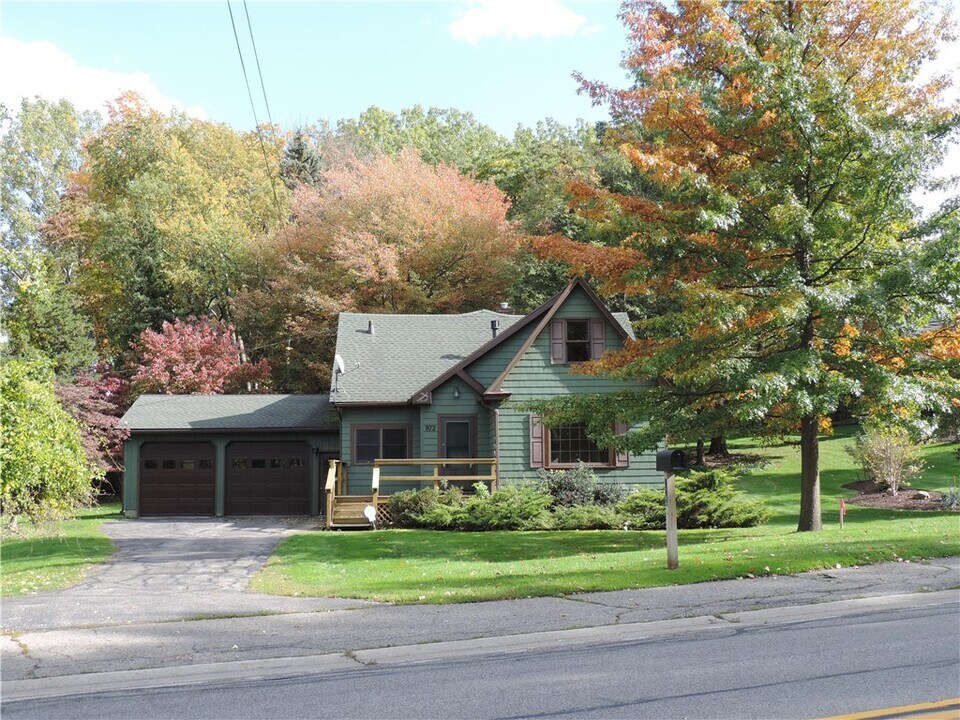 872 Thomas Ave in Irondequoit, NY - Building Photo