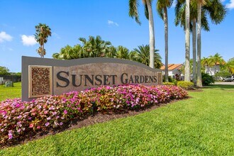 Sunset Gardens in Miami, FL - Building Photo - Building Photo