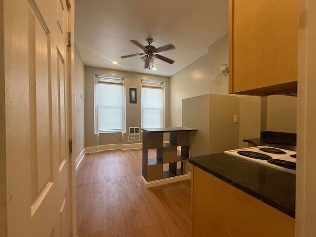 property at 1828 W Diamond St