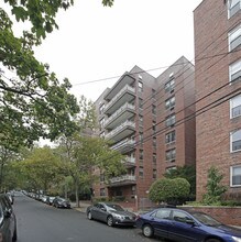 Warner House in Forest Hills, NY - Building Photo - Building Photo