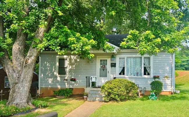 property at 1555 Myrtle Ave