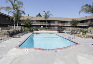 Castilian & Cordova Apartment Homes in Tustin, CA - Foto de edificio - Other