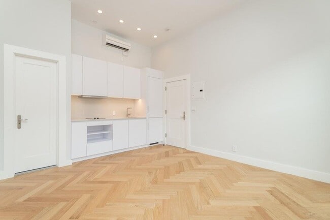 461 Massachusetts Ave, Unit 6 in Boston, MA - Foto de edificio - Building Photo