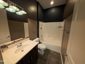 124 N California St in Chandler, AZ - Foto de edificio - Building Photo