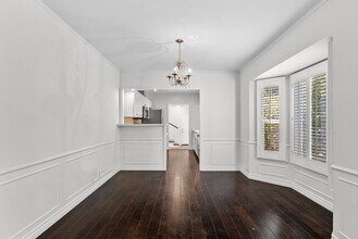 4242 Van Nuys Blvd in Sherman Oaks, CA - Foto de edificio - Building Photo