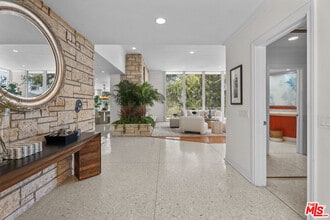 1743 Stone Canyon Rd in Los Angeles, CA - Foto de edificio - Building Photo