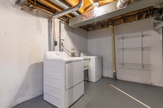 Foxcroft Townhomes in Shelby Township, MI - Building Photo - Building Photo