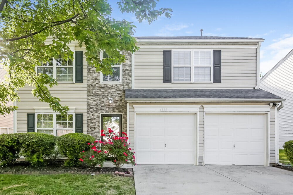 4525 Staffordshire Ln in Charlotte, NC - Building Photo