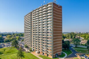 135 Fenelon Drive in Toronto, ON - Building Photo