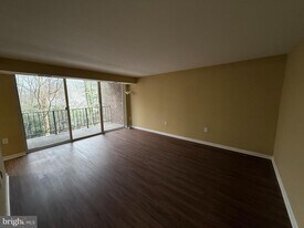 1403 Northgate Square in Reston, VA - Building Photo