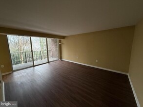 1403 Northgate Square in Reston, VA - Building Photo - Building Photo