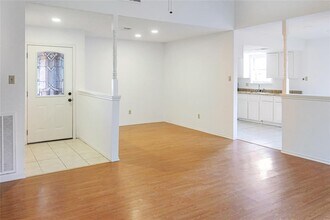 2802 Heritage Bend Dr in Webster, TX - Building Photo - Building Photo