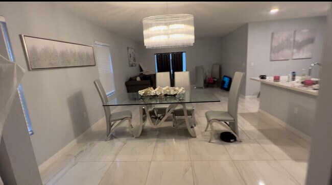 462 NE 6th Pl in Florida City, FL - Building Photo - Building Photo