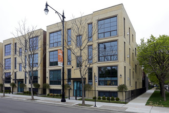 2532 W Irving Park Rd in Chicago, IL - Building Photo - Building Photo