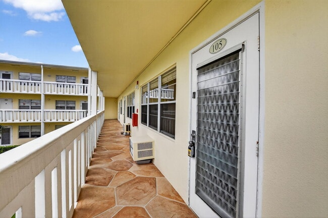 105 Dorset C in Boca Raton, FL - Building Photo - Building Photo