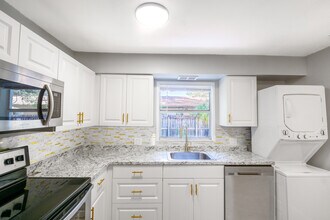 3860 7th Ave N, Unit 10 in St. Petersburg, FL - Building Photo - Building Photo