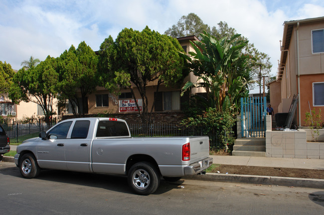 8908 Columbus Ave in North Hills, CA - Building Photo - Building Photo