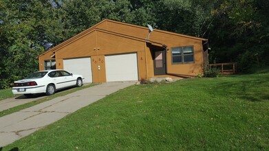 3060 N Grandview Ave in Dubuque, IA - Foto de edificio - Building Photo