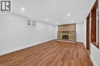369 Berkindale Dr in Hamilton, ON - Building Photo - Building Photo